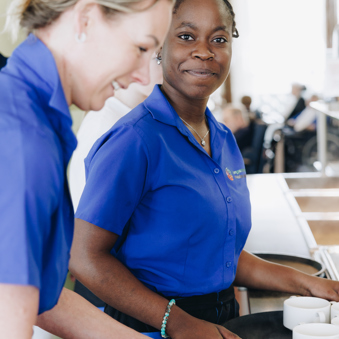 18 04 2023 Zorgpartners De Hanepraij Closeup Medewerkers Eten Keuken