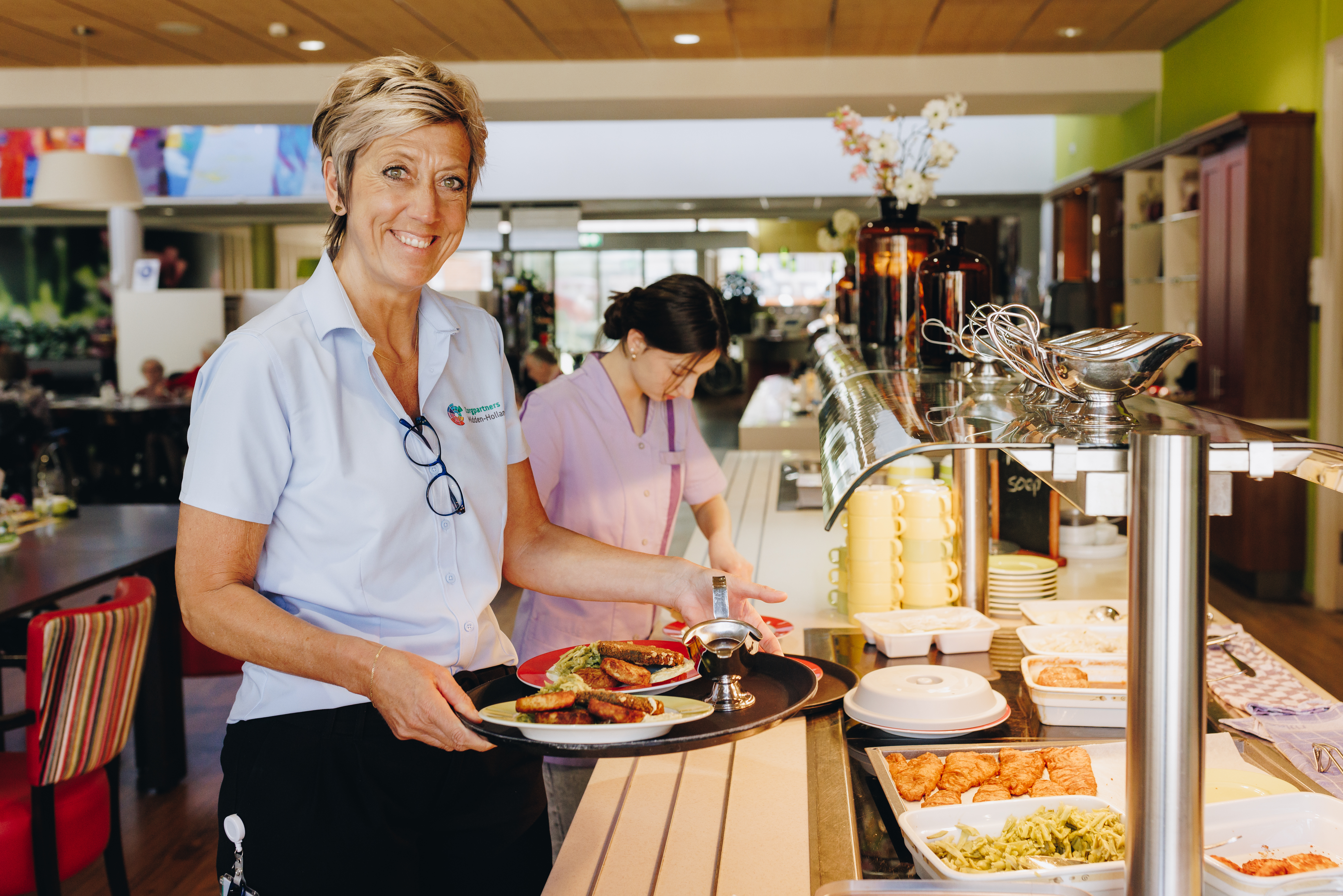 Ronssehof Restaurant Medewerker Eten Opscheppen Bord Uitdelen