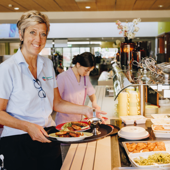 Ronssehof Restaurant Medewerker Eten Opscheppen Bord Uitdelen