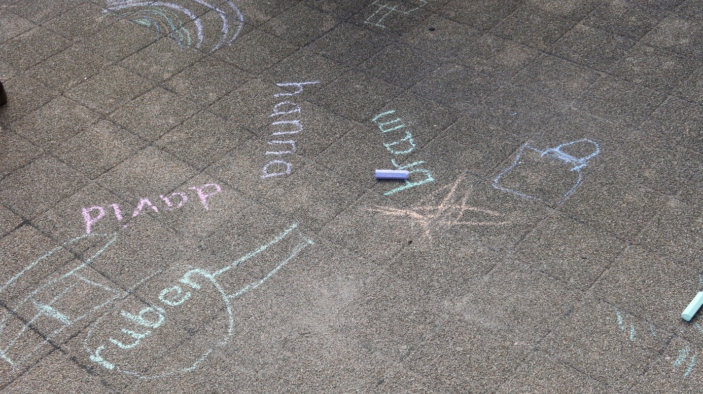 Zwaaisteen Ronssehof Onthulling Krijt