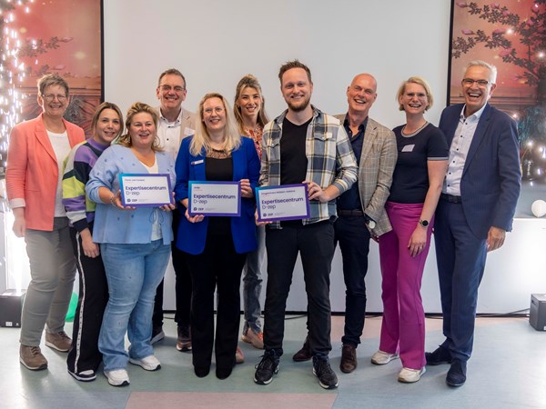 020425De Dzep Pvf 14 PERSFOTO (1)