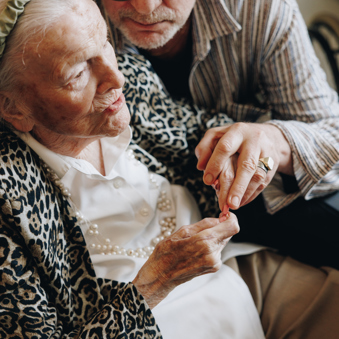 11 04 2023 ZPMH Prinsenhof Handen Staand Interactie Samen Man Vrouw