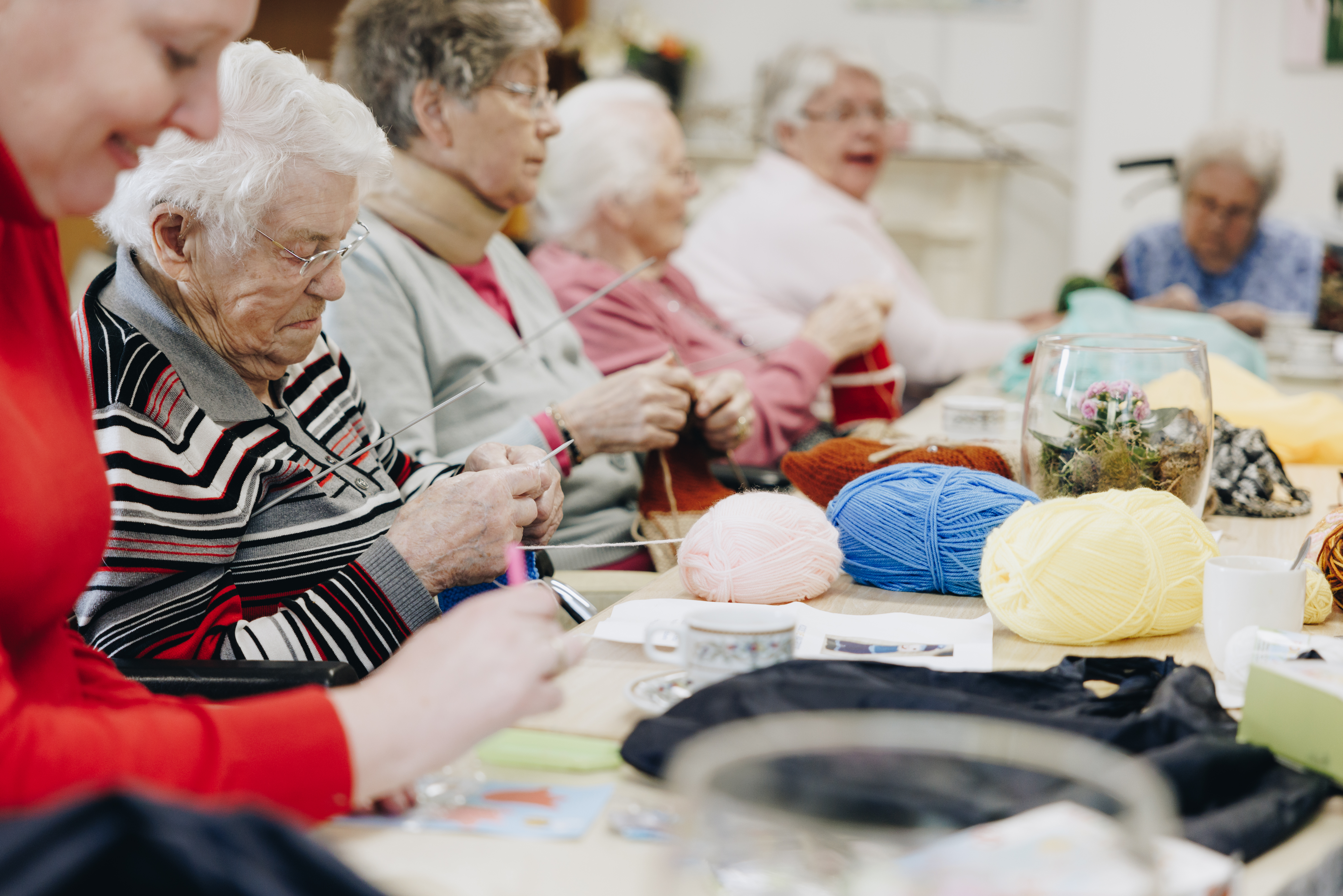 27 03 2023 De Rietkraag Souburgh Zorgpartners Bewoners Breien Tafel Samen