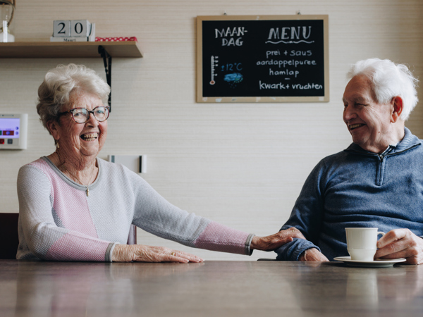 De Waterpoort Zorgpartners Bewoner Medewerker Mantelzorger Man Vrouw Lachen