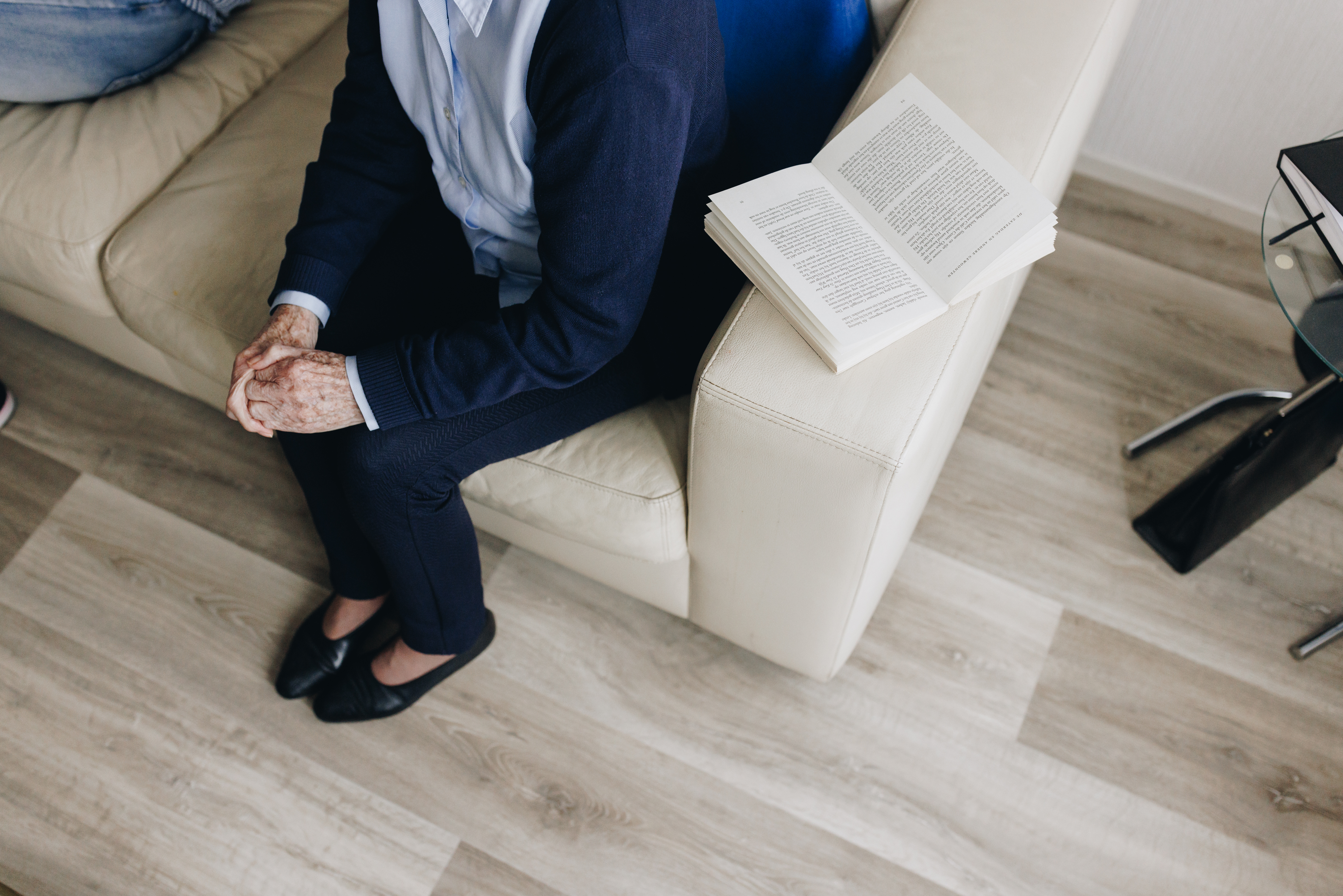 06 04 2023 ZPMH Julianastaete Bewoner Bank Detail Boek Lezen