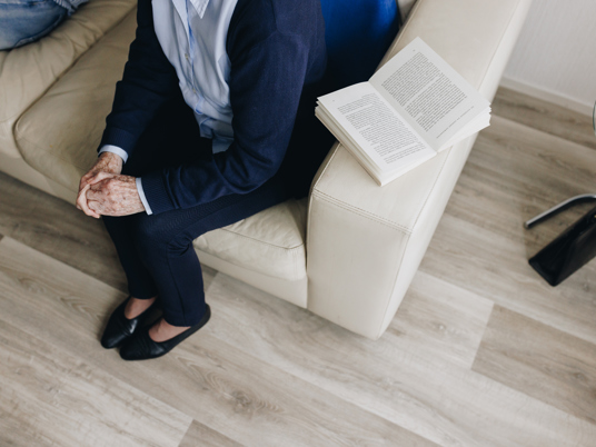 06 04 2023 ZPMH Julianastaete Bewoner Bank Detail Boek Lezen