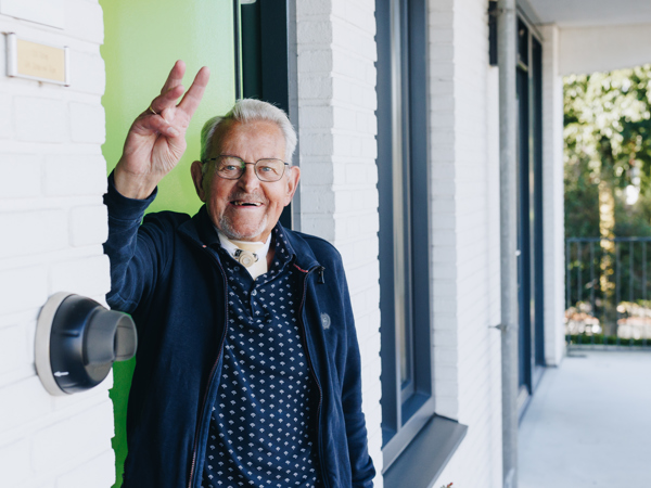 10 10 2024 Thuiszorg Client Zwaaien Voordeur