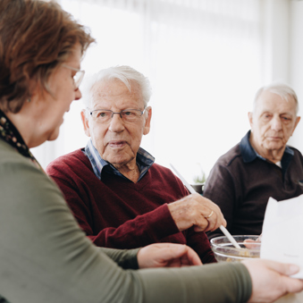 17 02 2023 Zorgpartner Slothoven Bewoners Bakken Kom Roeren