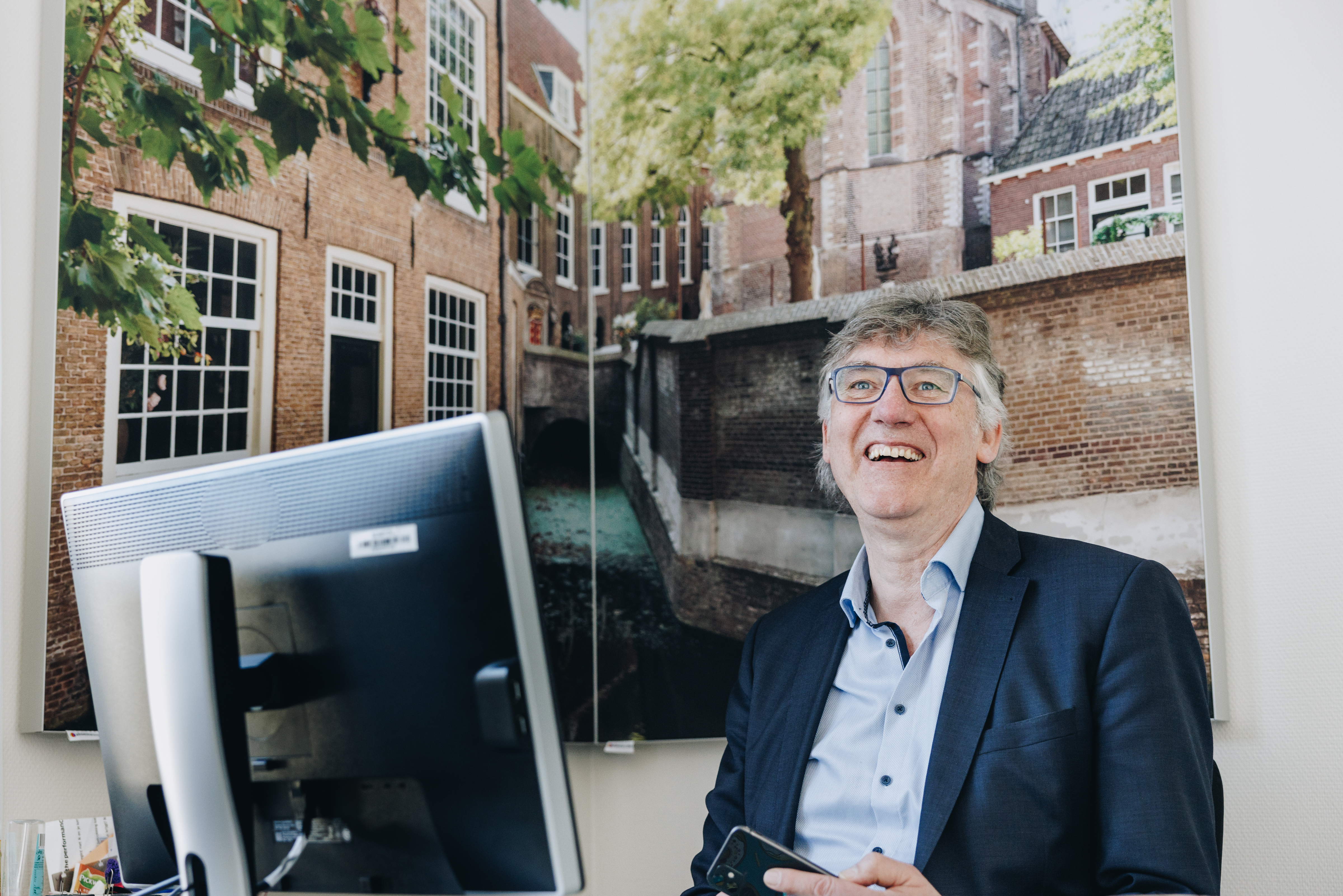 03 04 2023 Gouwestein Zorgpartners Medewerker Kantoor Lachen Computer Behandeling