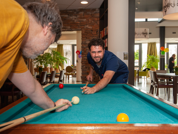 05 10 2022 Zorgpartners Prinsenhof Biljarten Hans Bewoner Activiteit