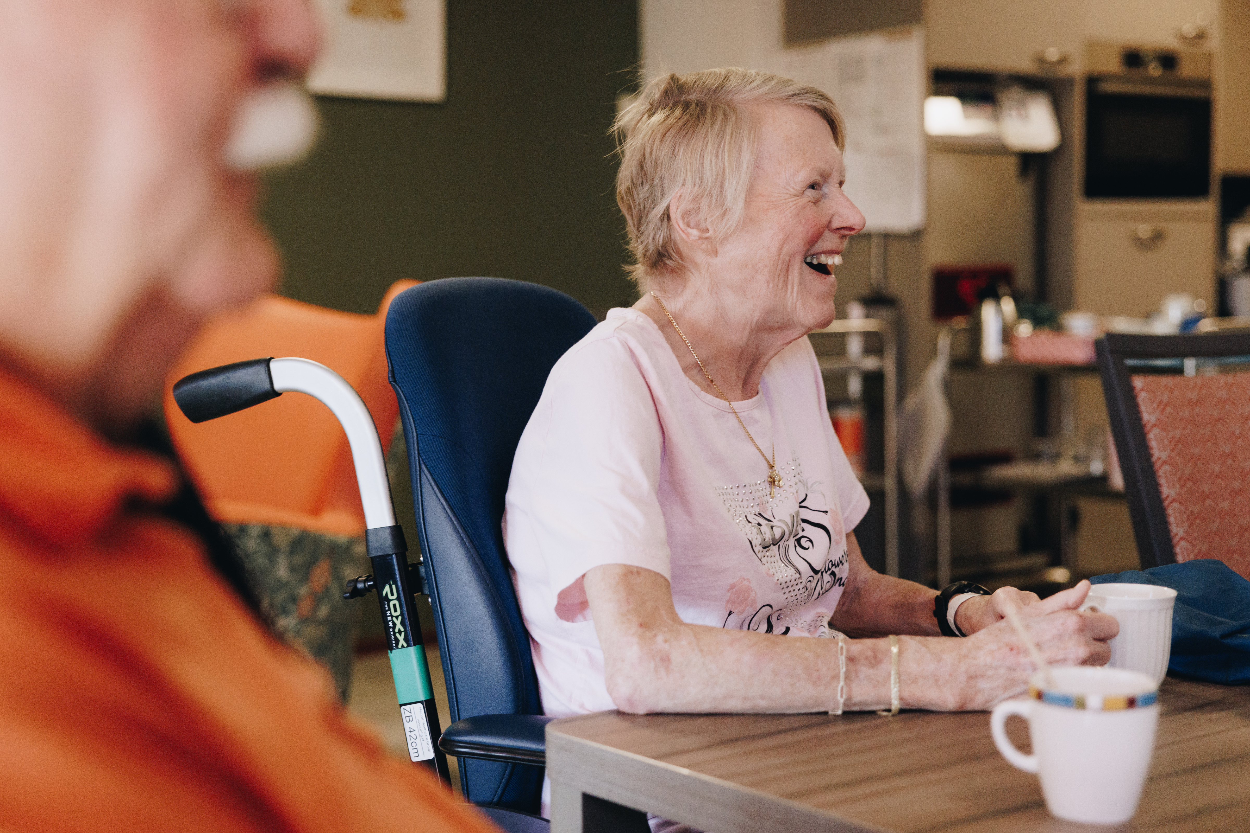 Ronssehof Revalidatie Koffie Drinken Tafel Lachen Samen