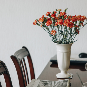 17 04 2023 Zorgpartners Thuiszorg Tafel Krant Bloemen Vaas